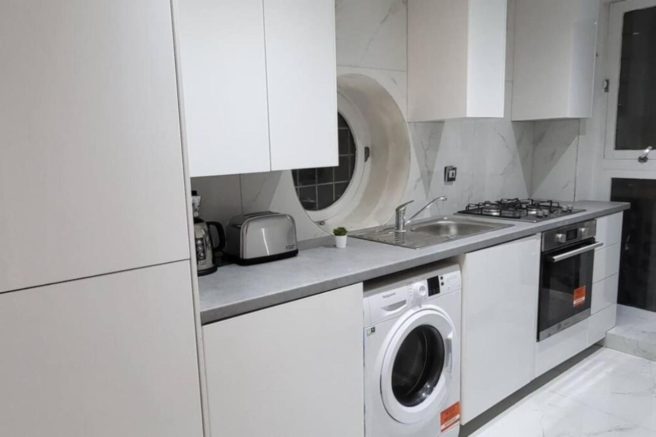 Spacious 2-bedroom In Canary Wharf Apartment London