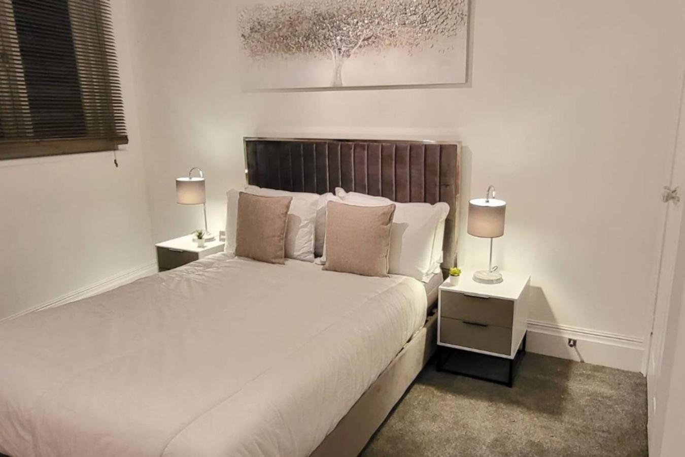 Apartment Spacious 2-bedroom In Canary Wharf London